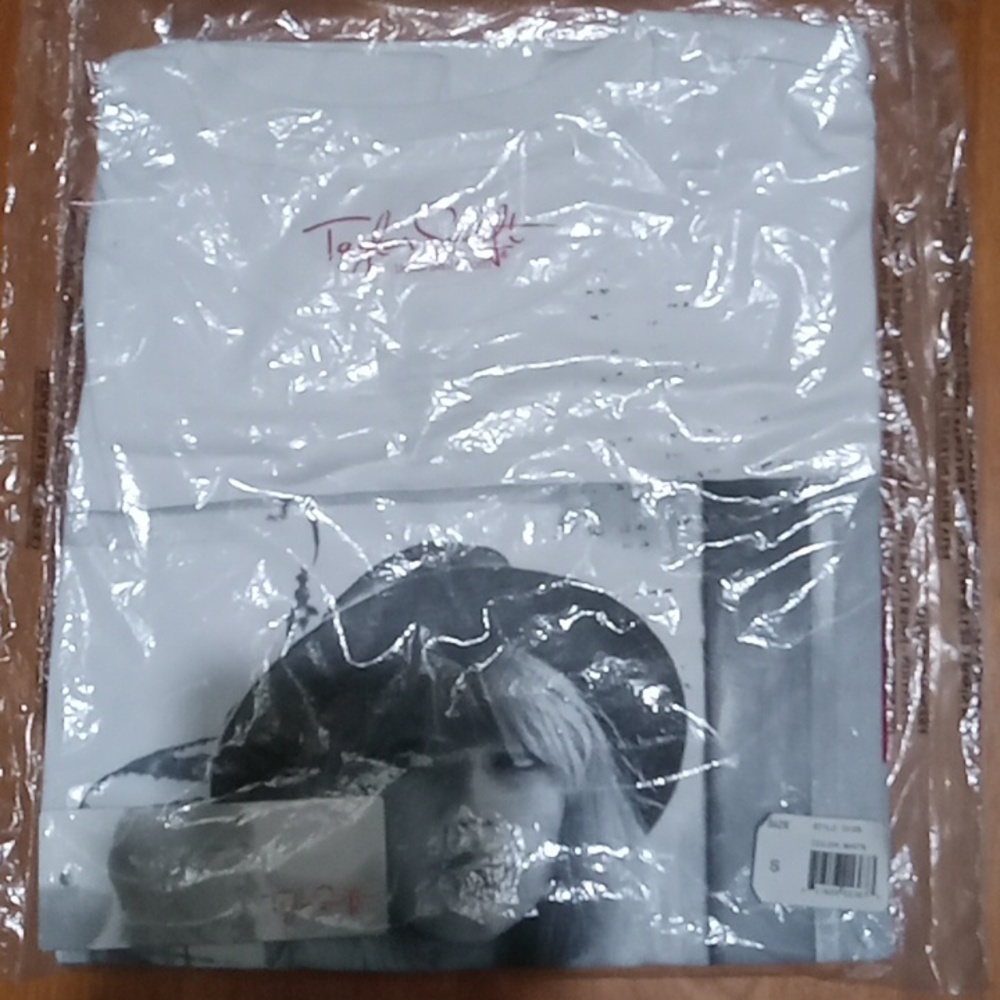 Taylor swift t-shirt